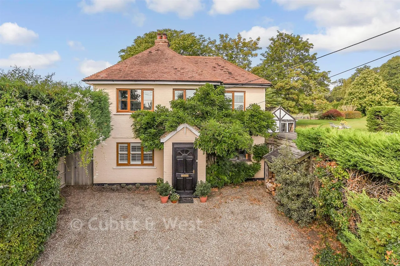 4 bed house for sale, London Road, Pulborough, RH20