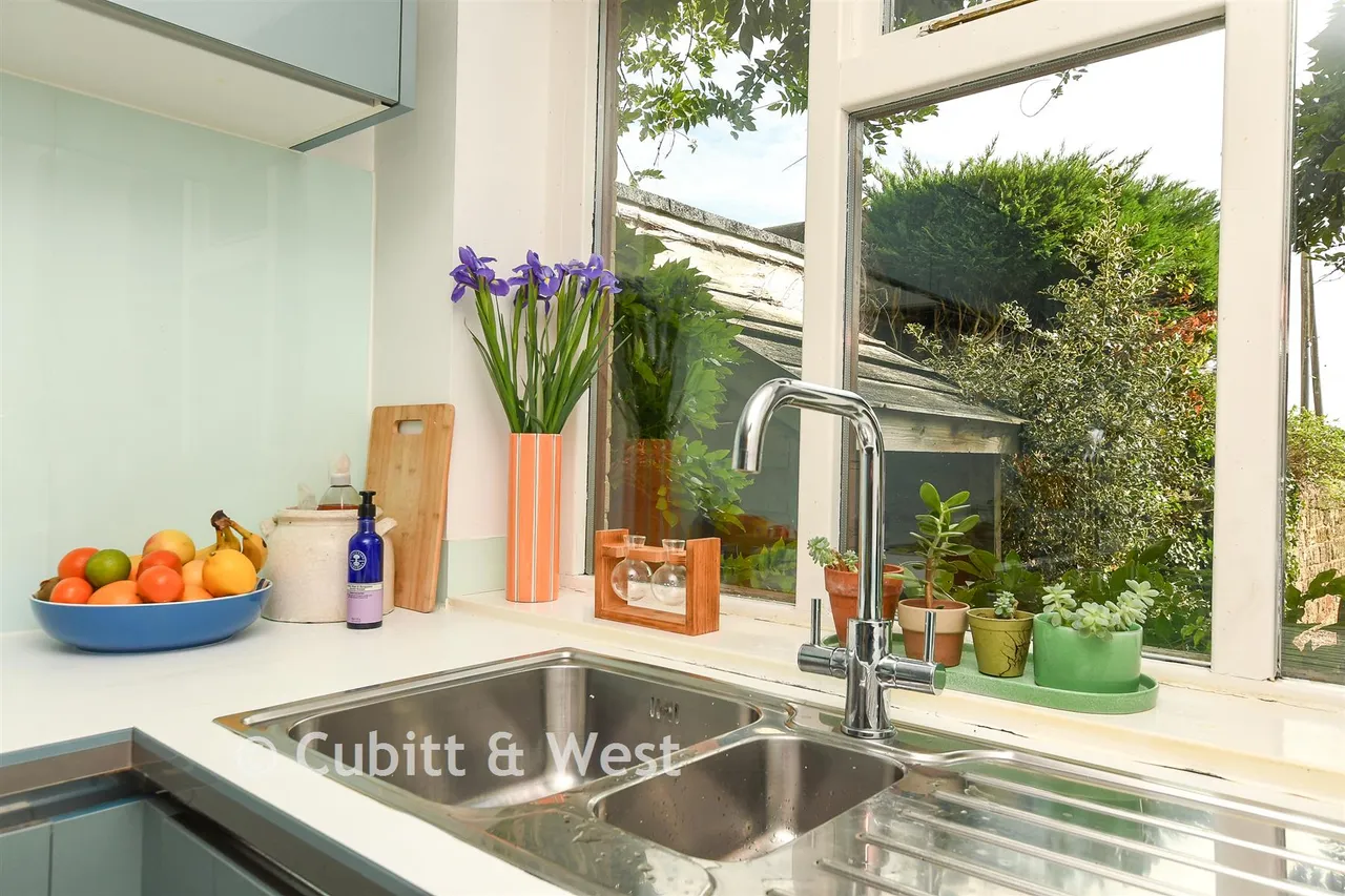 London Road, Pulborough, RH20, photo 5