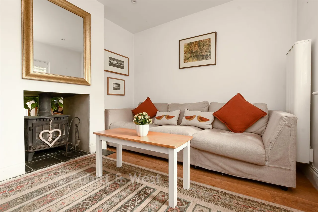 London Road, Pulborough, RH20, photo 9