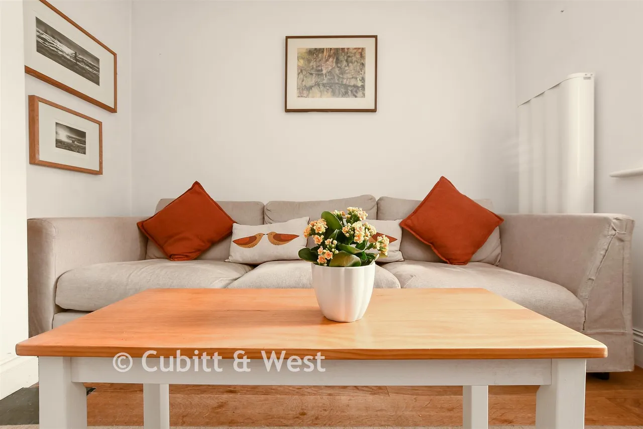 London Road, Pulborough, RH20, photo 10