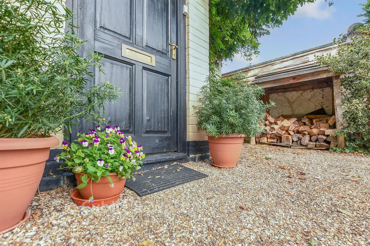 London Road, Pulborough, RH20, photo 17