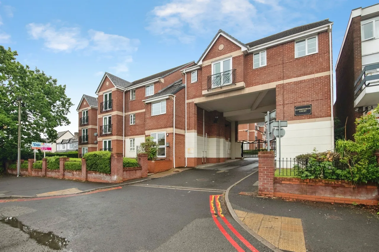 2 bed flat for sale — Sandringham Court, Great Barr, Birmingham