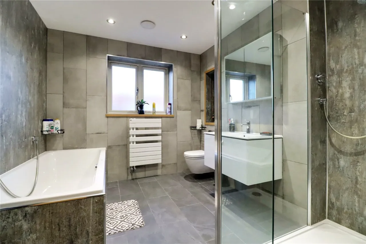 Glen Vine The Briars, Broughton, DN20, photo 13