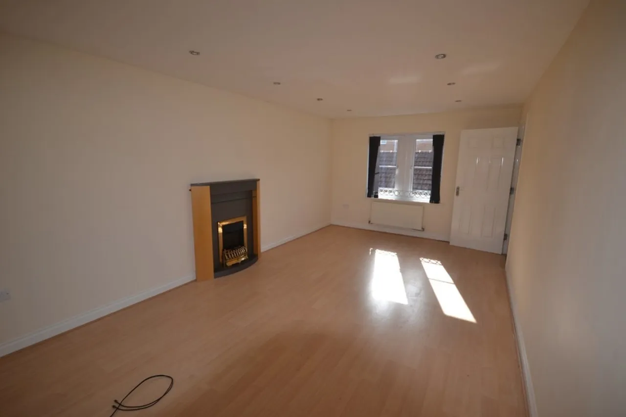 Brompton Road, Hamilton, Leicester, photo 9