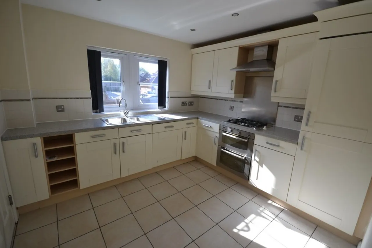 Brompton Road, Hamilton, Leicester, photo 11