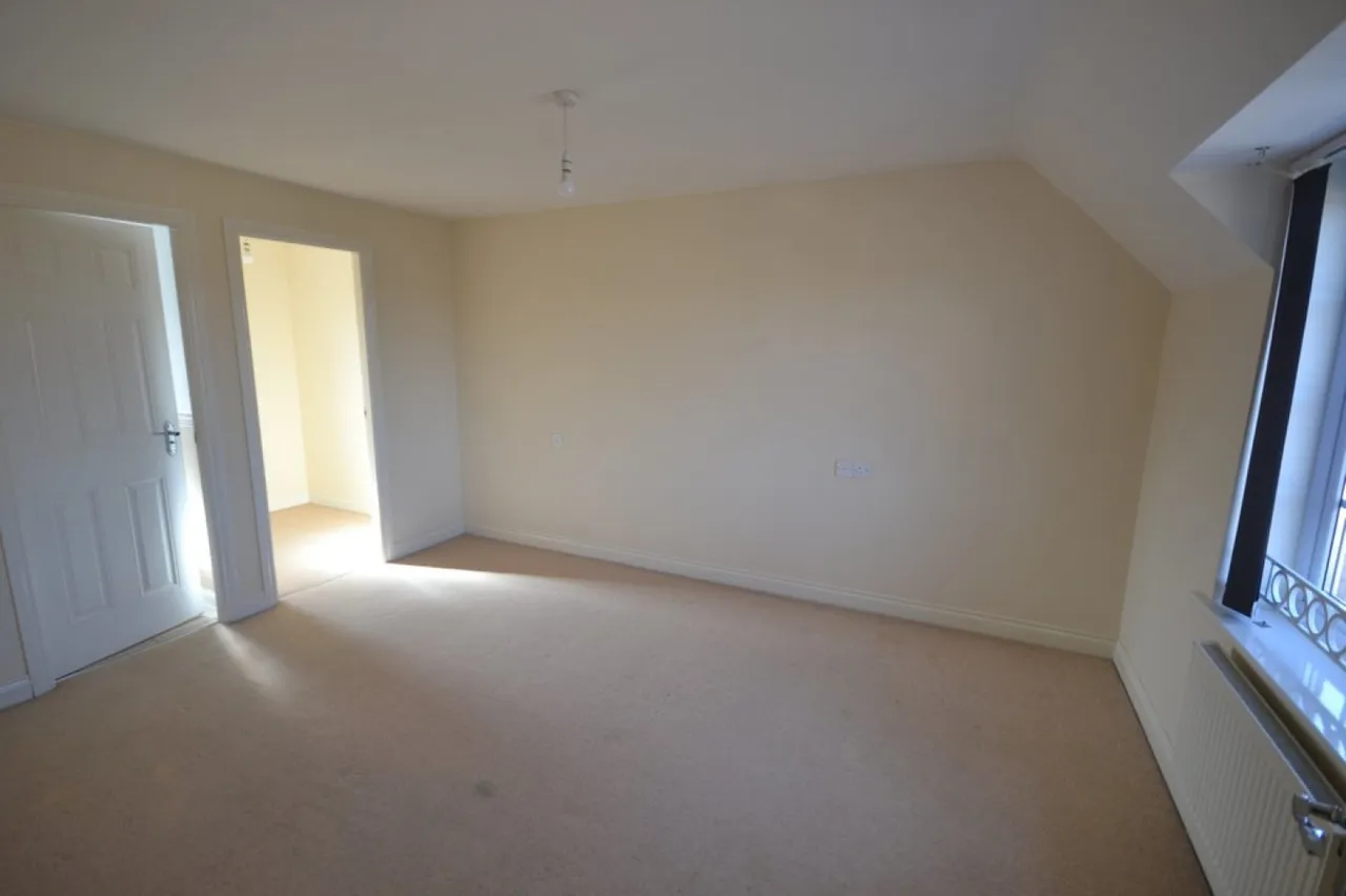 Brompton Road, Hamilton, Leicester, photo 12
