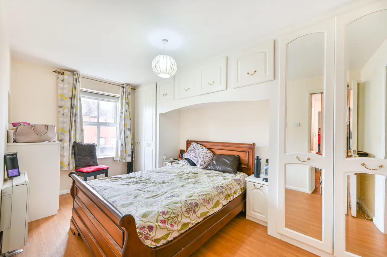 85 Chamberlayne Avenue, Wembley, photo 2