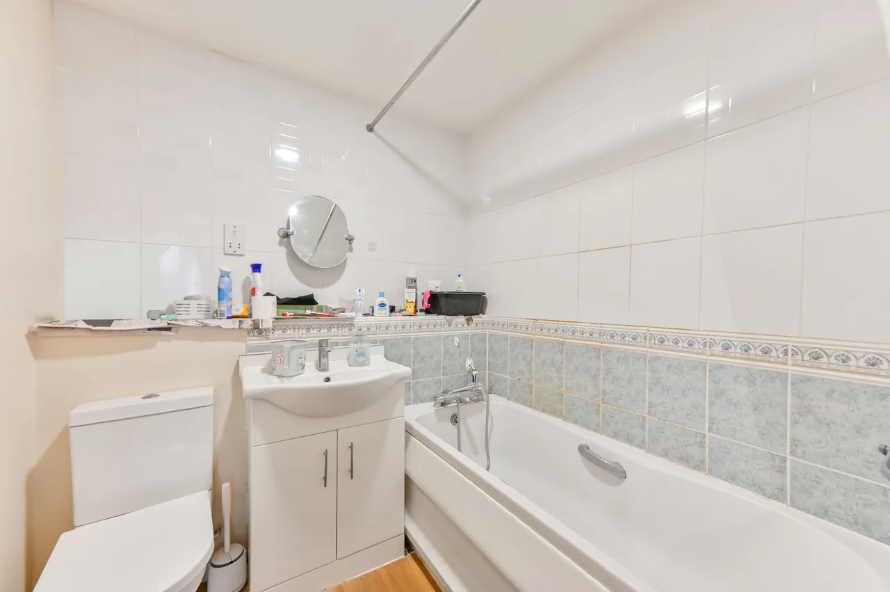 85 Chamberlayne Avenue, Wembley, photo 6