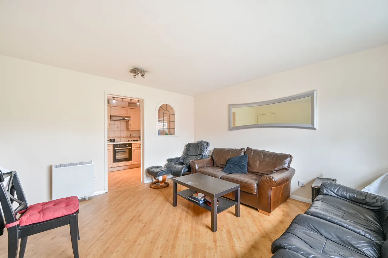 85 Chamberlayne Avenue, Wembley, photo 7
