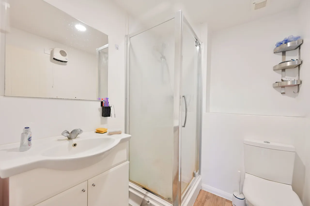 85 Chamberlayne Avenue, Wembley, photo 5