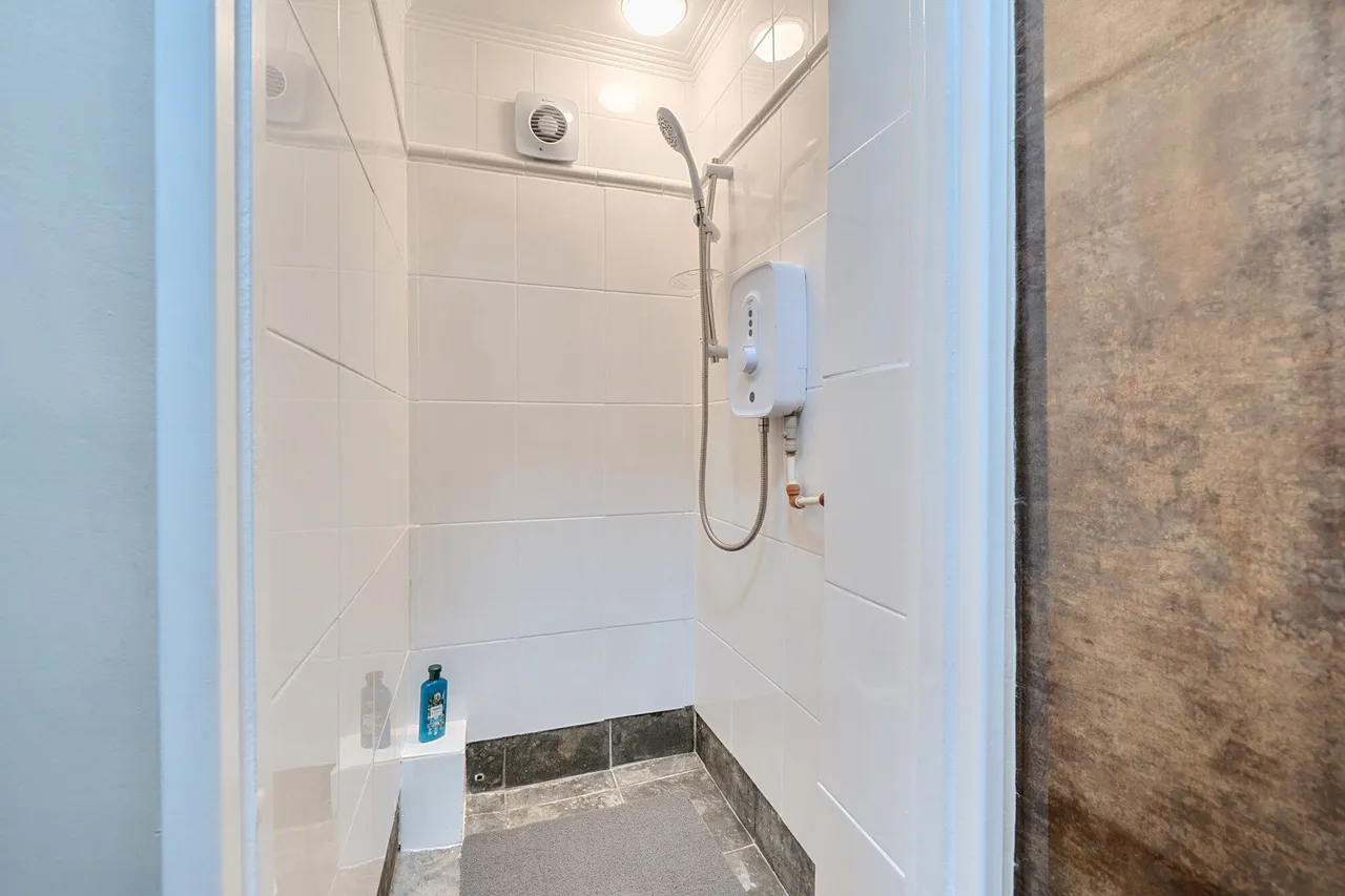 Bowness Road, SE6, photo 17