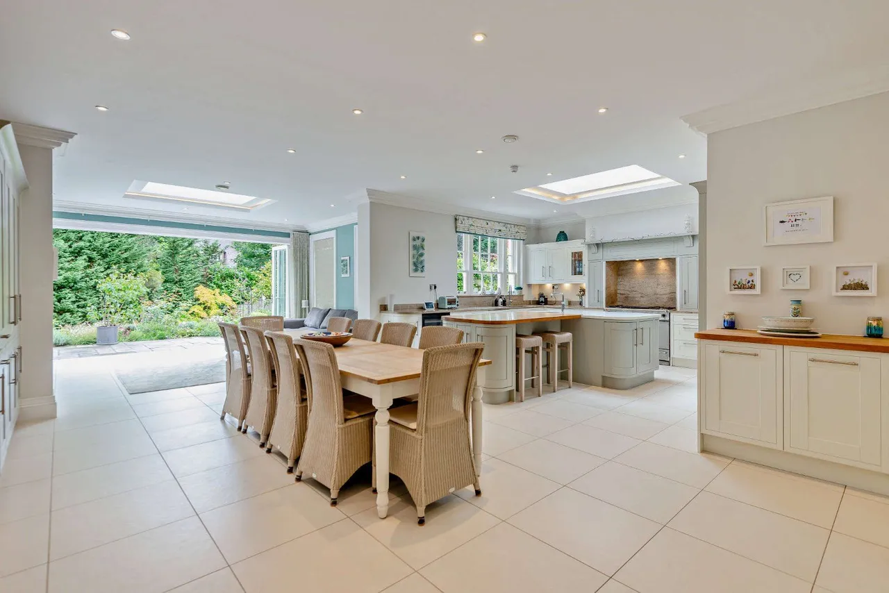 Monks Walk, Ascot, Berkshire, SL5 9AZ, photo 2