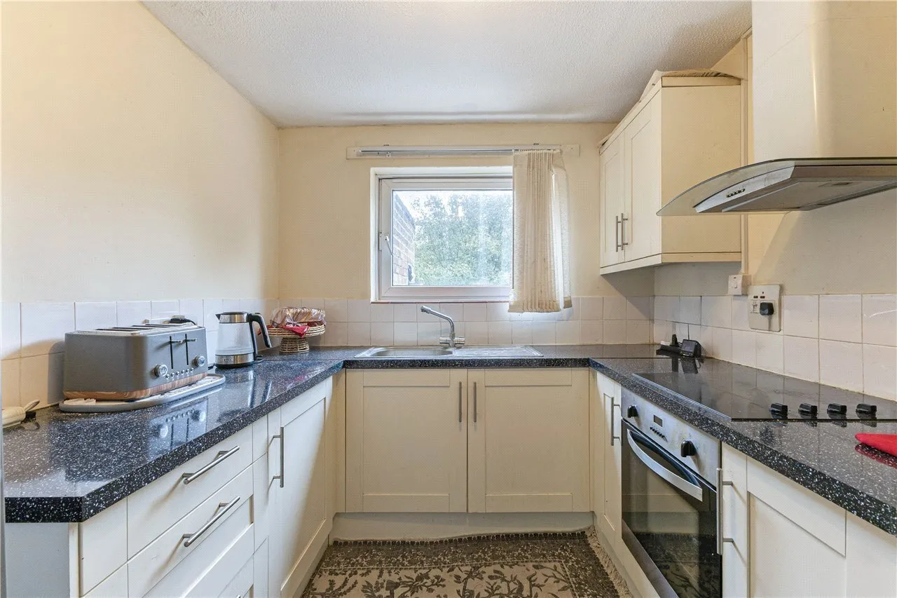 Effra Road, London, SW19, photo 6