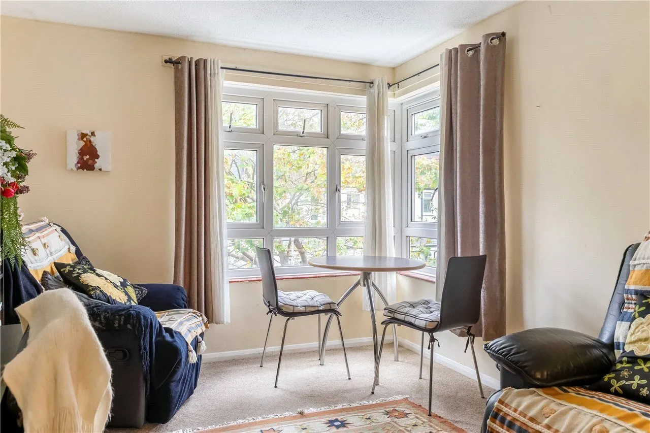 Effra Road, London, SW19, photo 5