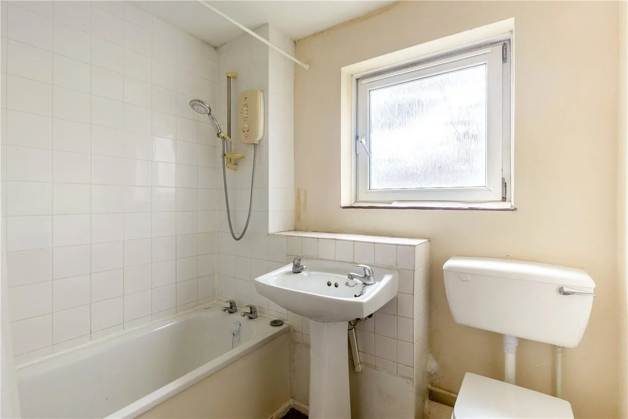 Effra Road, London, SW19, photo 9
