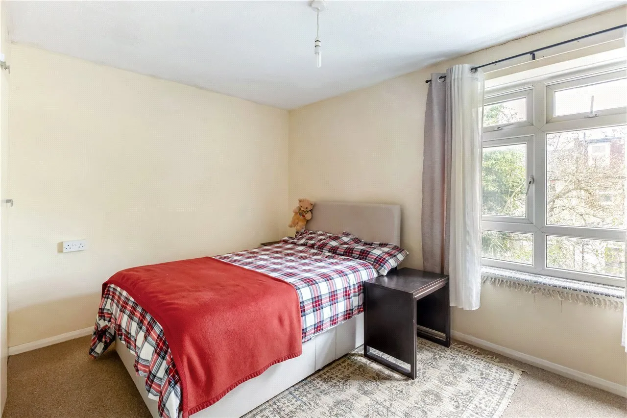 Effra Road, London, SW19, photo 7