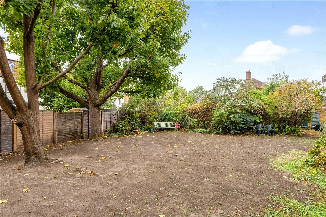 Effra Road, London, SW19, photo 12