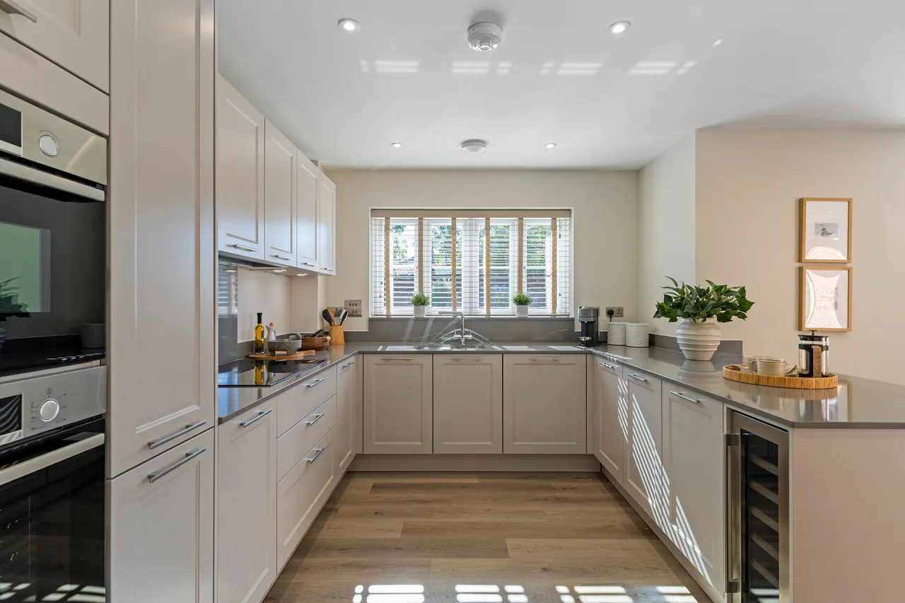 Sumners Fields, Barns Green, RH13, photo 2