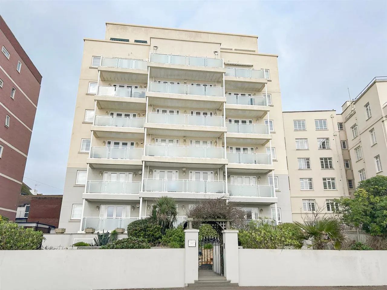 2 bed flat for sale — 22 Bedford Avenue, Bexhill-On-Sea, TN40 1NJ