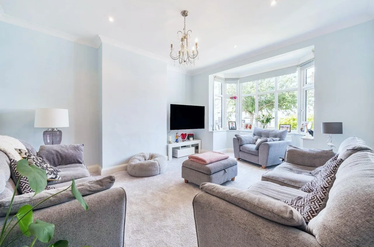3 bed house for sale, Garden Close, Banstead, SM7