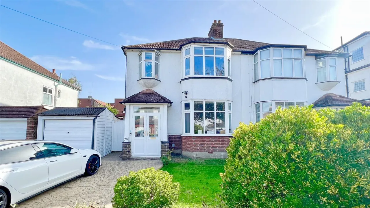 Garden Close, Banstead, SM7, photo 2