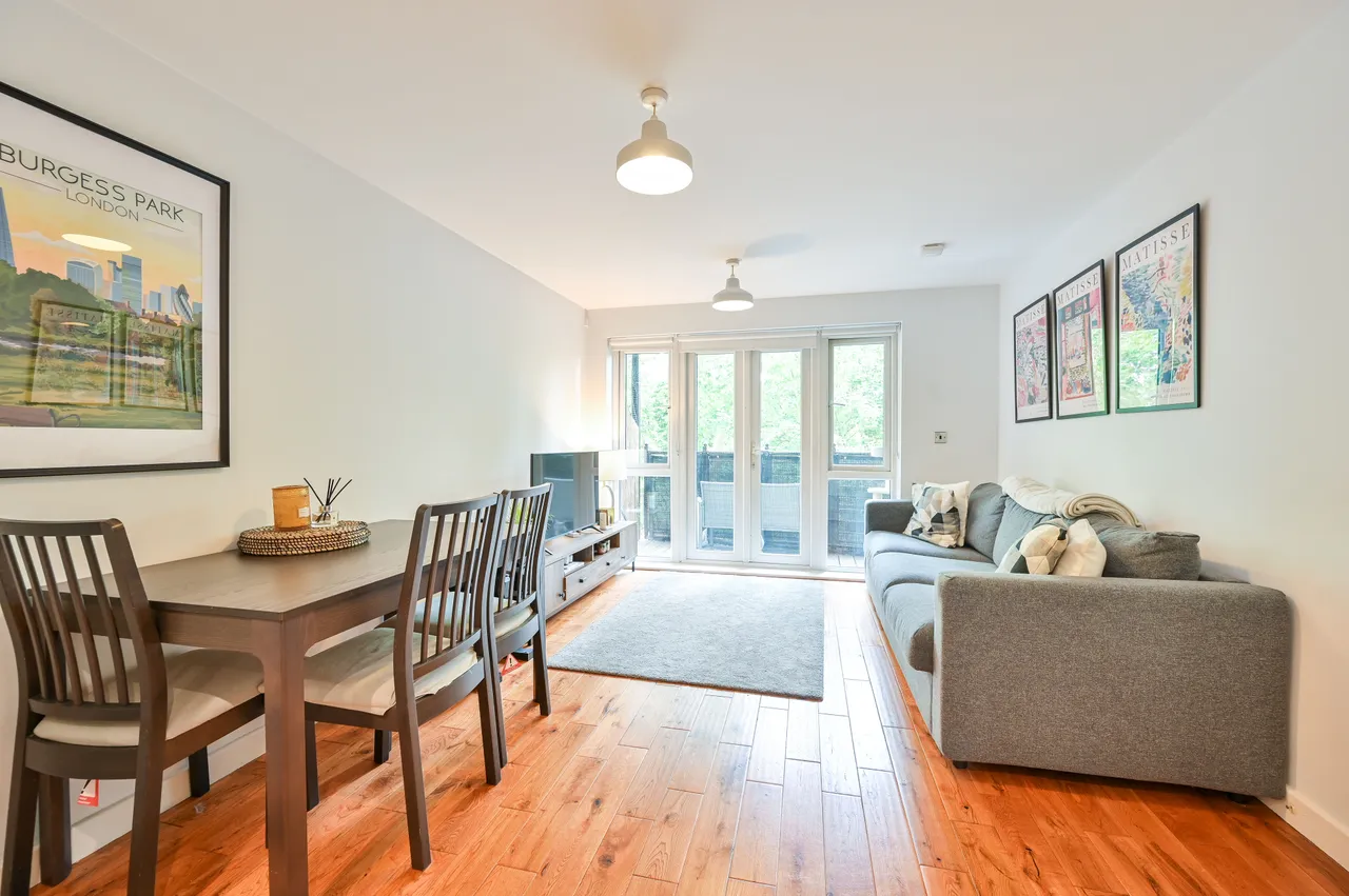 2 bed flat for sale — Flat 61, 64 St Georges Way, London