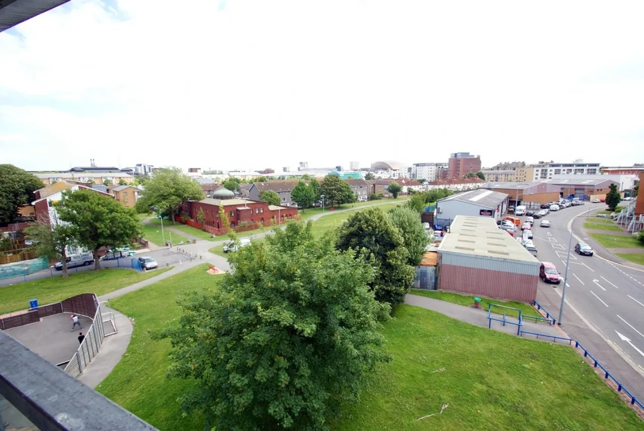 Heol Staughton, Cardiff, CF10, photo 7