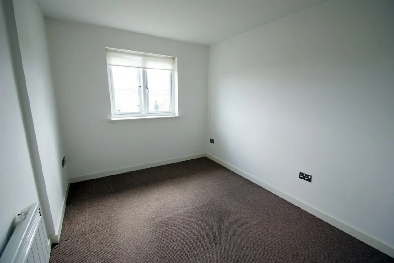 Heol Staughton, Cardiff, CF10, photo 5