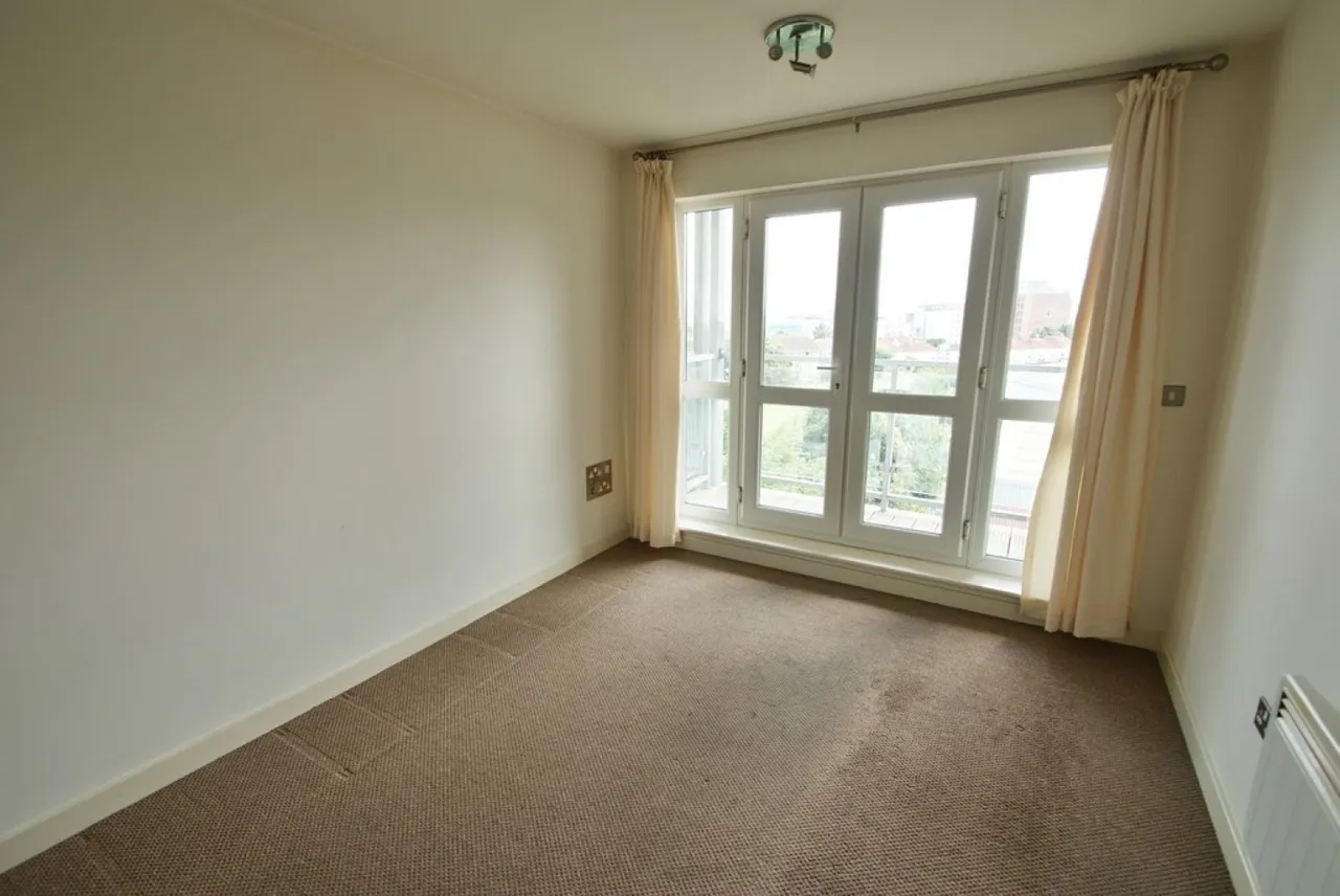 Heol Staughton, Cardiff, CF10, photo 4