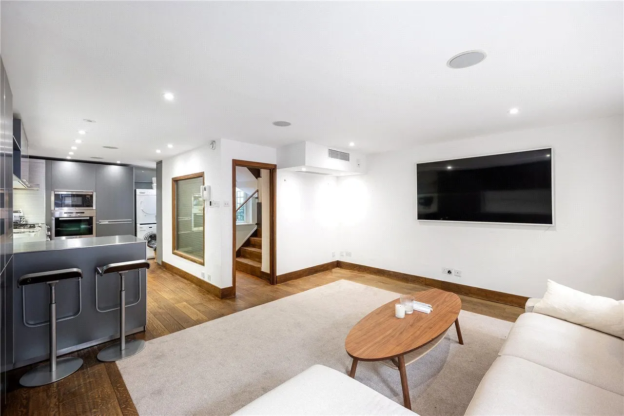 St. Catherines Mews, London, SW3, photo 6