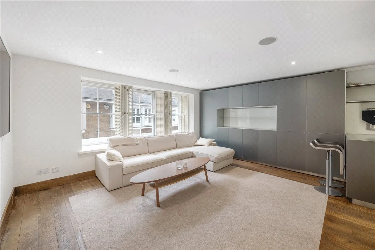St. Catherines Mews, London, SW3, photo 4