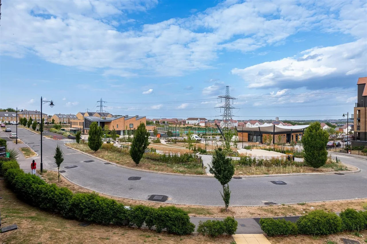 Ackers Drive, Ebbsfleet Valley, Kent DA10 1DX, photo 6