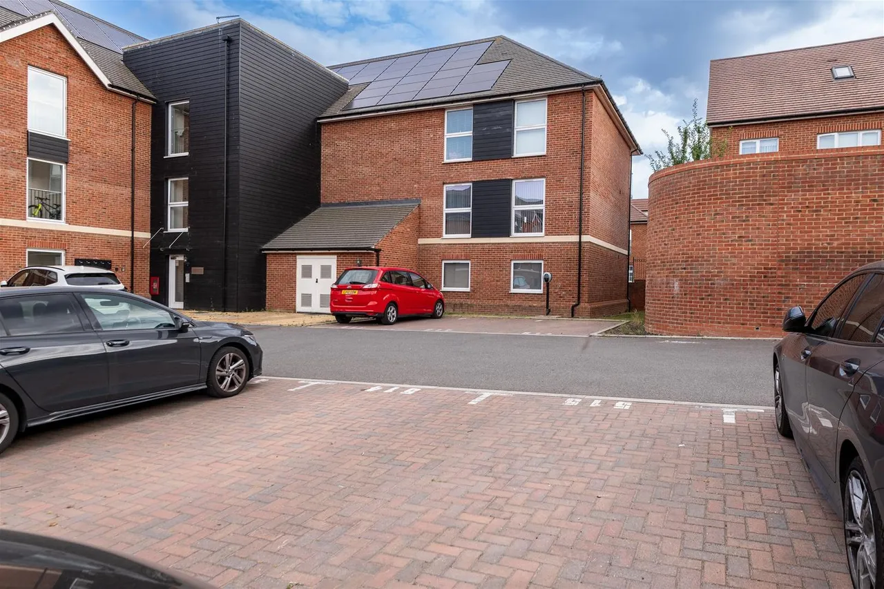 Ackers Drive, Ebbsfleet Valley, Kent DA10 1DX, photo 11