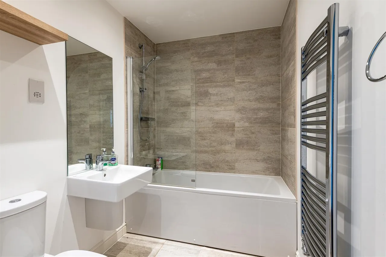 Ackers Drive, Ebbsfleet Valley, Kent DA10 1DX, photo 10