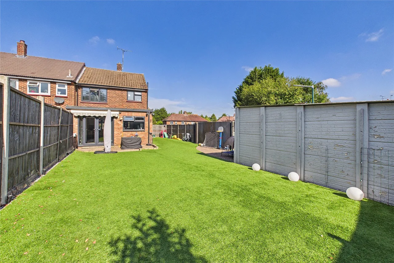 The Close, Lightwater, GU18, photo 2