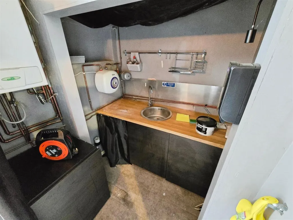 Commercial for Sale in Grangeway, Rushden, NN10, photo 8