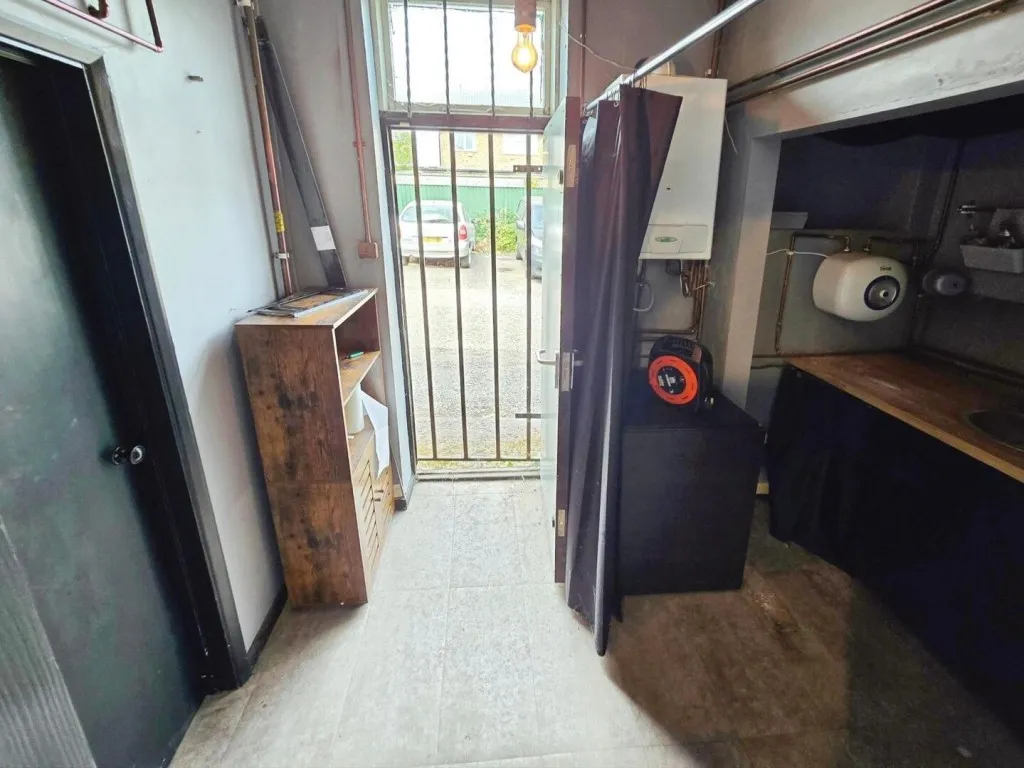 Commercial for Sale in Grangeway, Rushden, NN10, photo 7