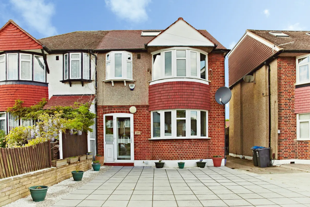 5 bed house for sale, Hillcross Avenue, Morden, SM4