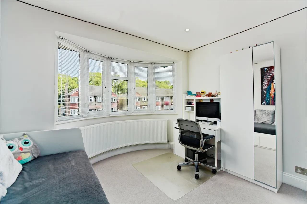 Hillcross Avenue, Morden, SM4, photo 12