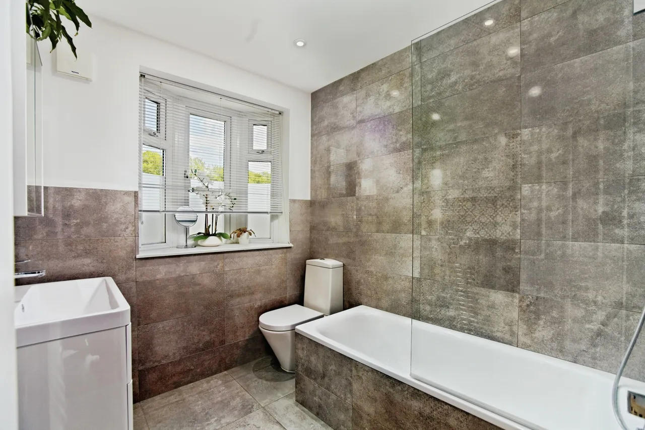 Hillcross Avenue, Morden, SM4, photo 15