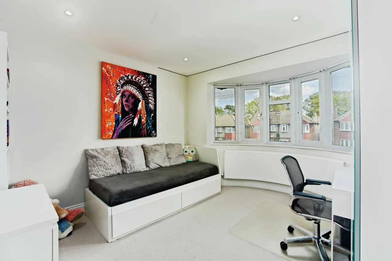 Hillcross Avenue, Morden, SM4, photo 13