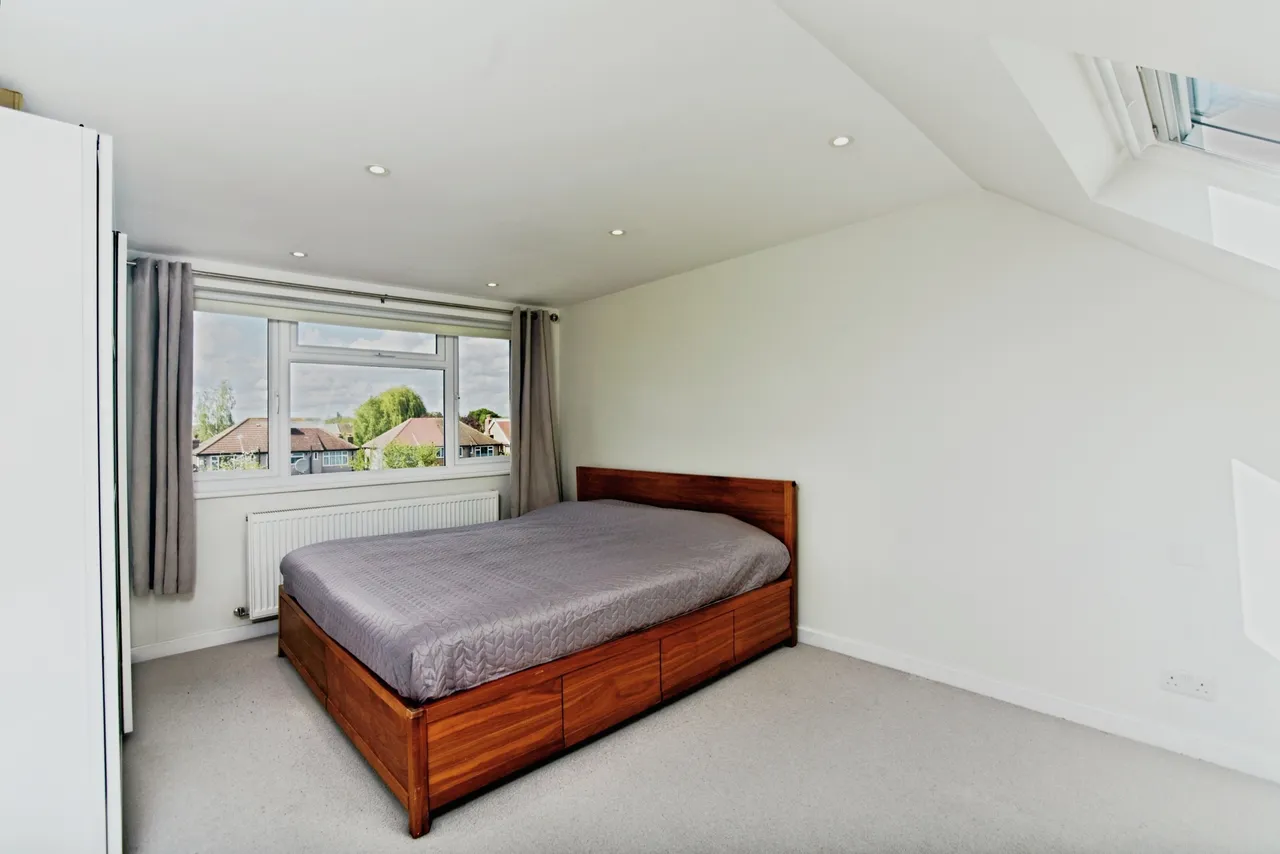 Hillcross Avenue, Morden, SM4, photo 9