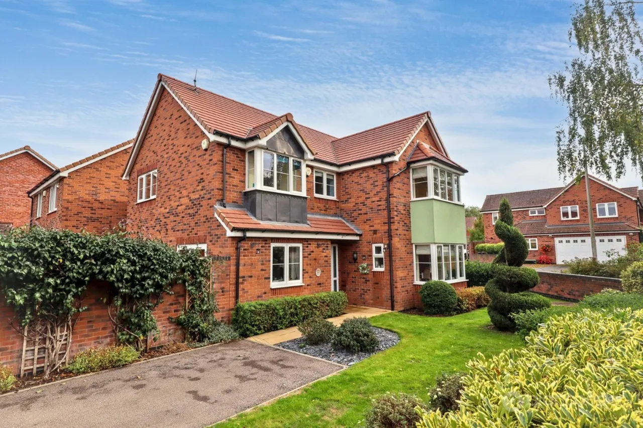 3 bed house for sale, Weddington Road, Weddington, CV10
