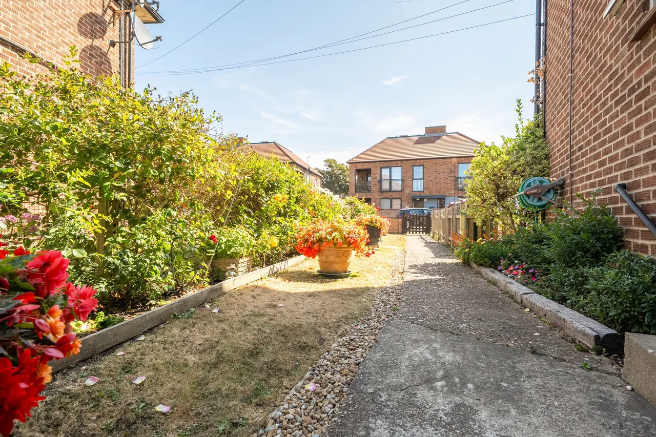 Woodfield Park Road, Emsworth, PO10, photo 13