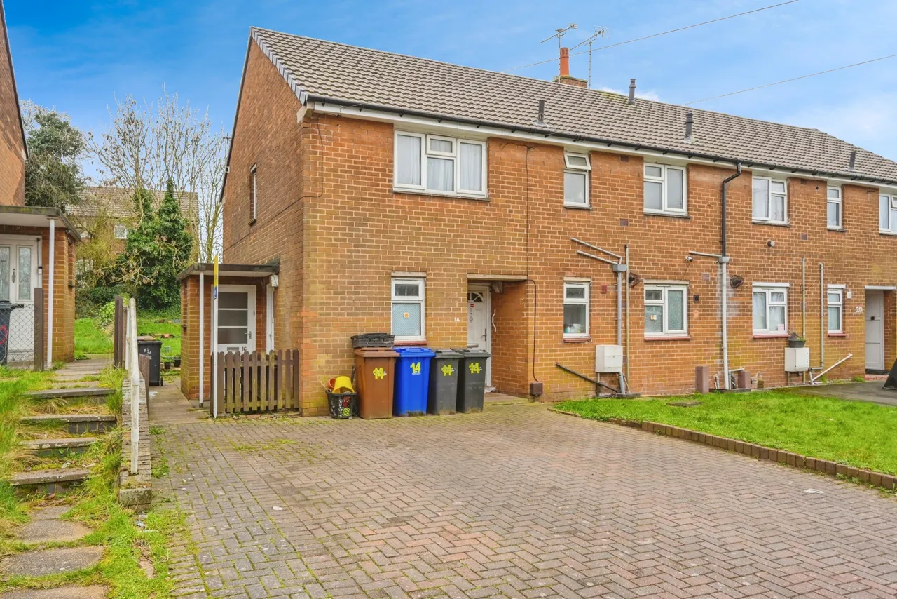 2 bed flat for sale, Sandalwood Road, Burton-on-Trent, DE15