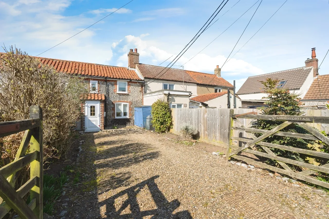 3 bed house for sale — Middle Street, Trimingham, Norwich