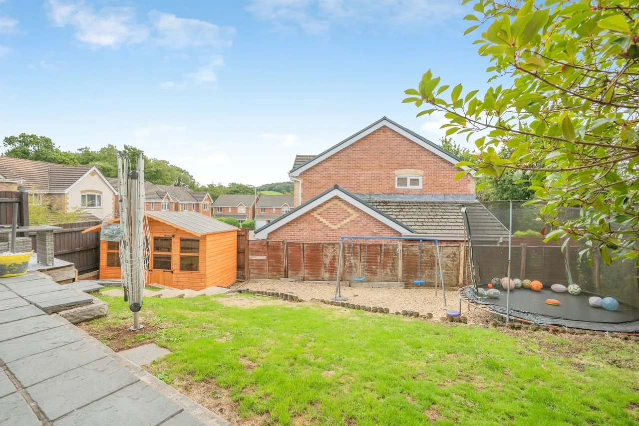Willow Close, Beddau, CF38, photo 18