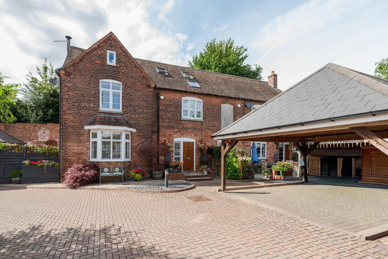 4 bed house for sale — Nash Court, Belbroughton, Stourbridge