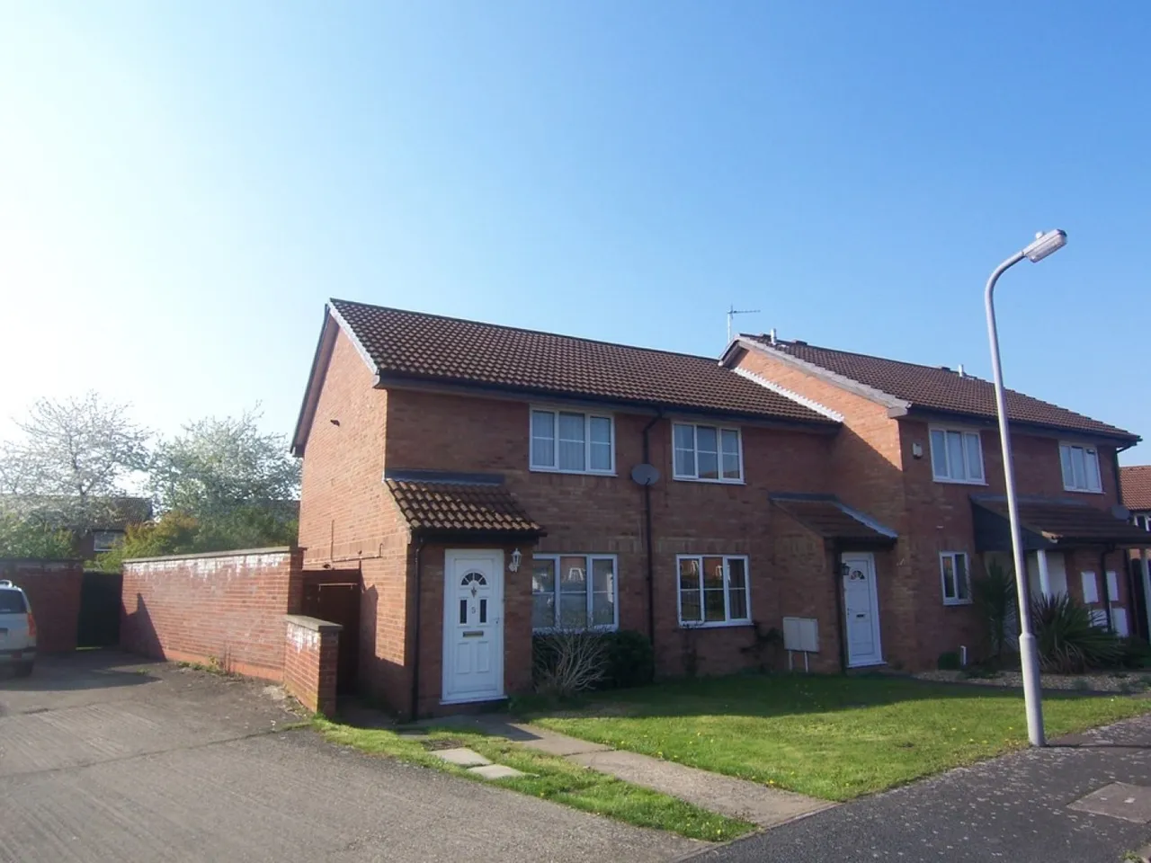 2 bed house to rent, Friary Gardens, Newport Pagnell, MK16