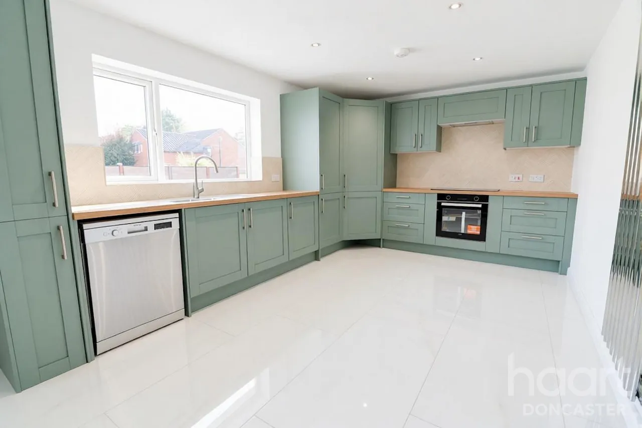 Main Street, Old Cantley, DN3, photo 8